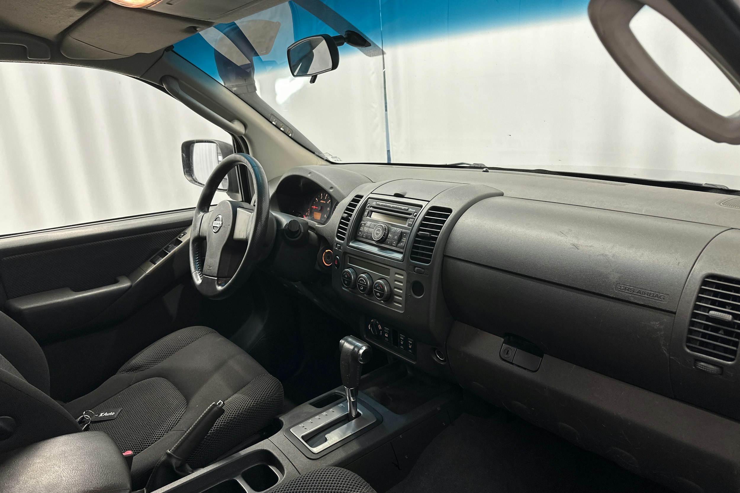 musta Nissan Navara 2009 kuva 10.