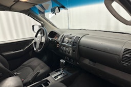 musta Nissan Navara 2009 kuva 10.
