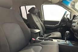 musta Nissan Navara 2009 kuva 11.