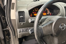 musta Nissan Navara 2009 kuva 18.