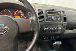 musta Nissan Navara 2009 kuva 19.