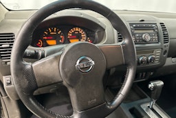 musta Nissan Navara 2009 kuva 20.