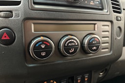 musta Nissan Navara 2009 kuva 22.