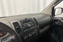 musta Nissan Navara 2009 kuva 24.