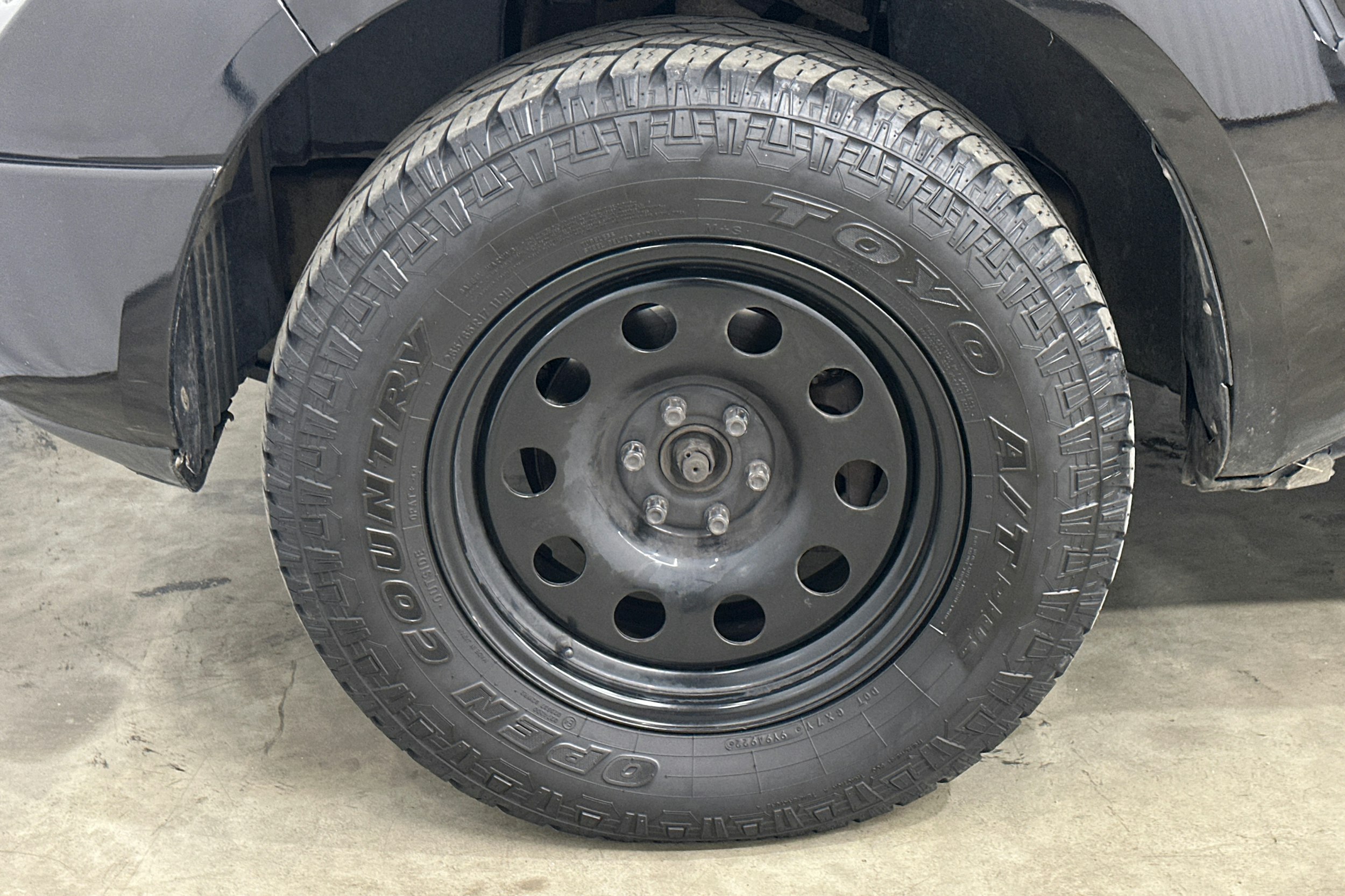 musta Nissan Navara 2009 kuva 26.