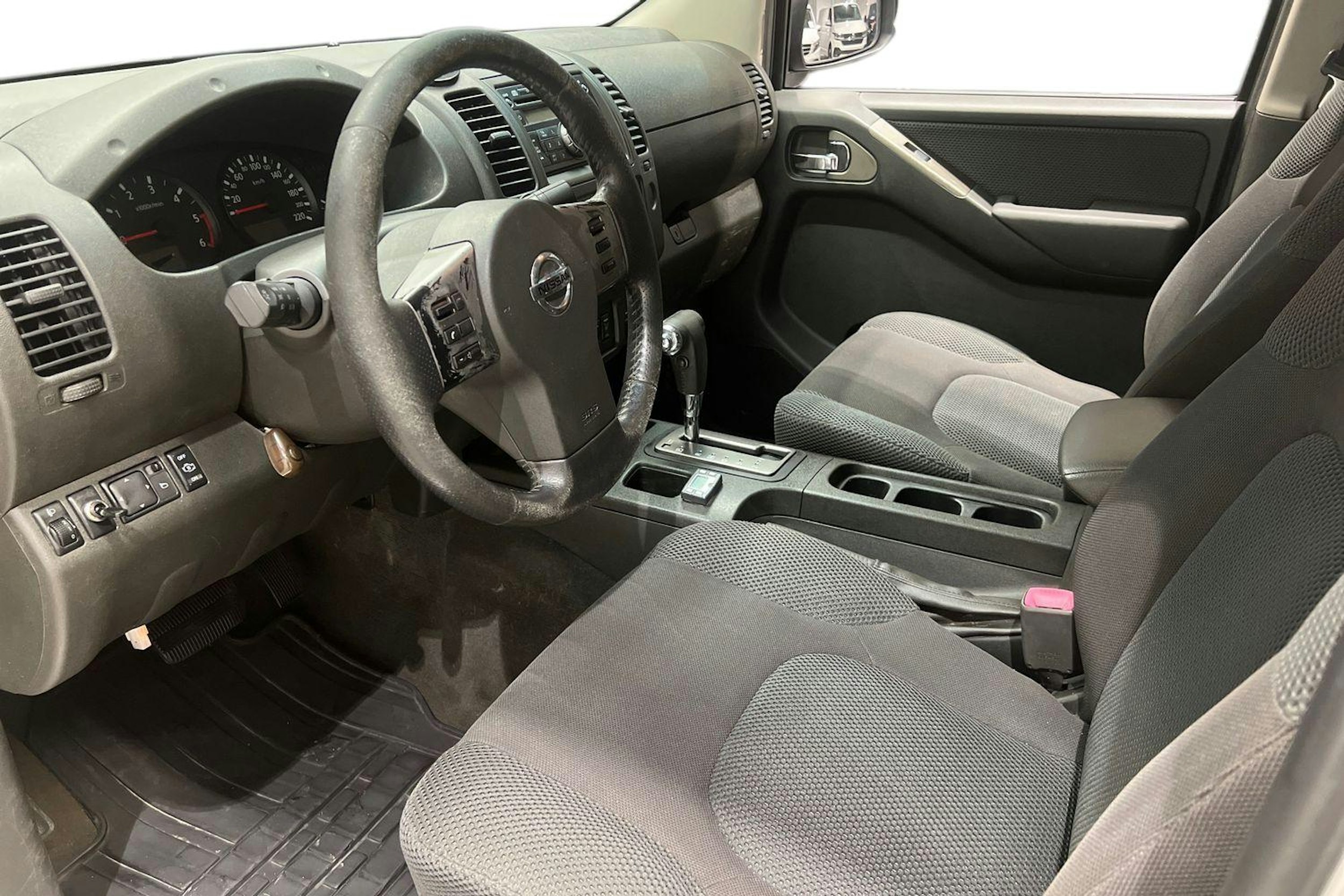 hopea Nissan Navara 2009 kuva 6.