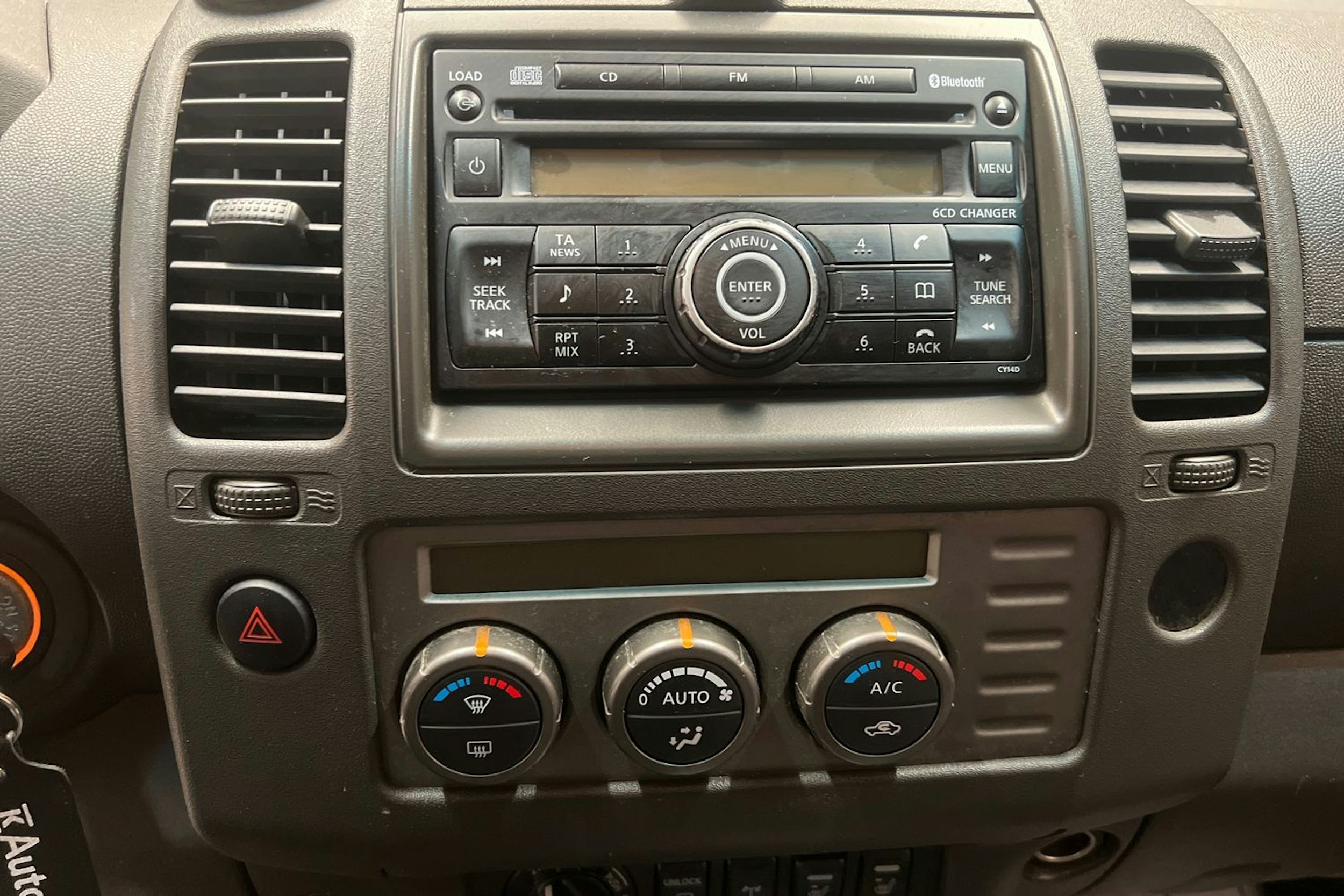 hopea Nissan Navara 2009 kuva 9.