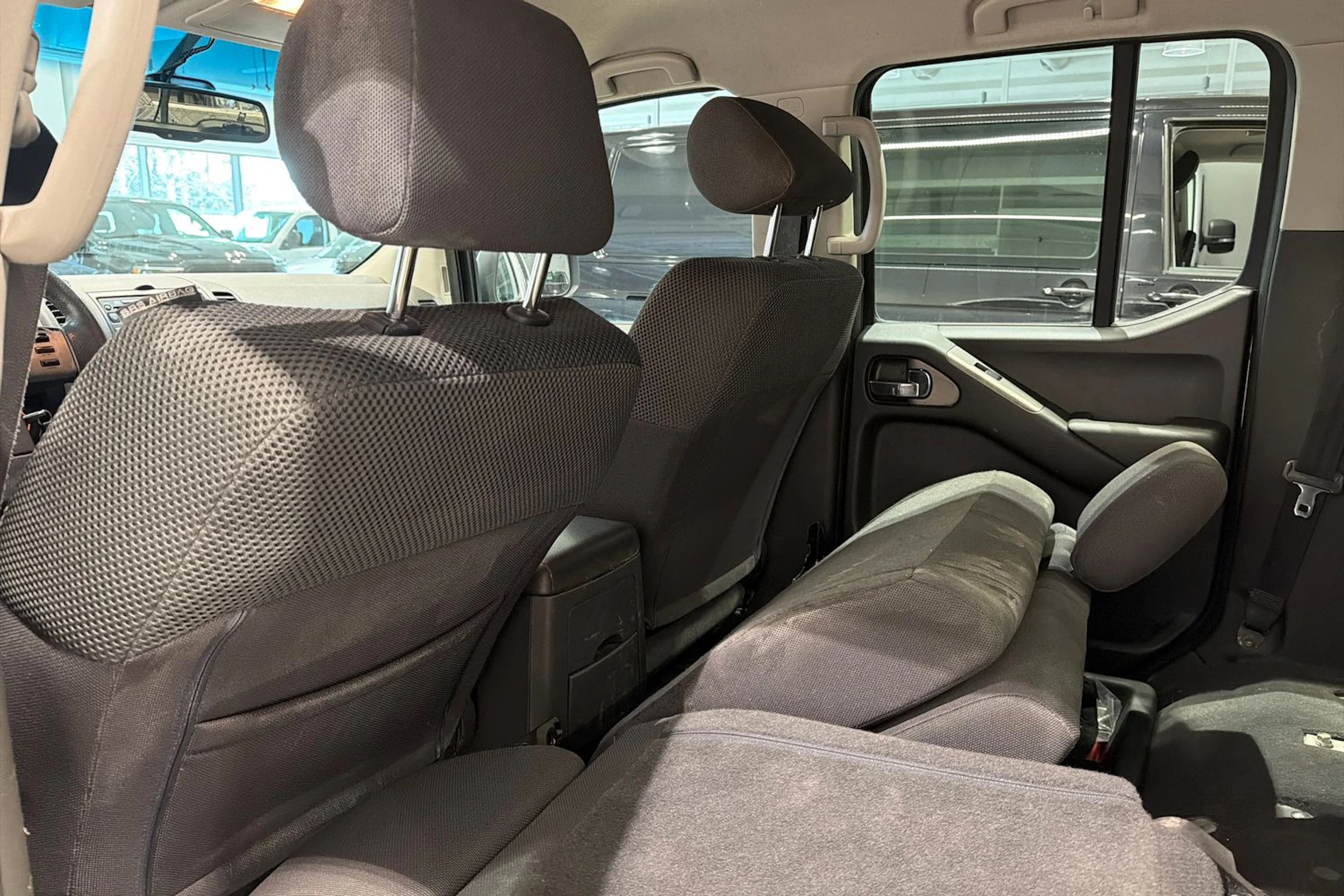 hopea Nissan Navara 2009 kuva 25.