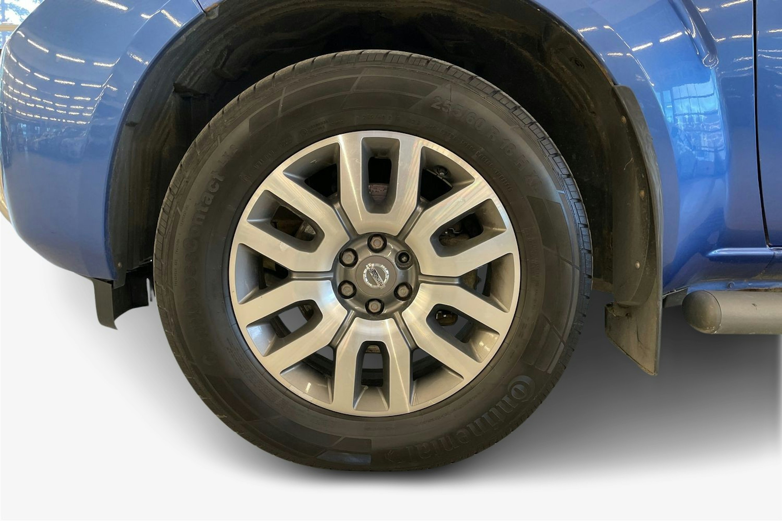 Sininen Nissan Navara 2011 kuva 11.