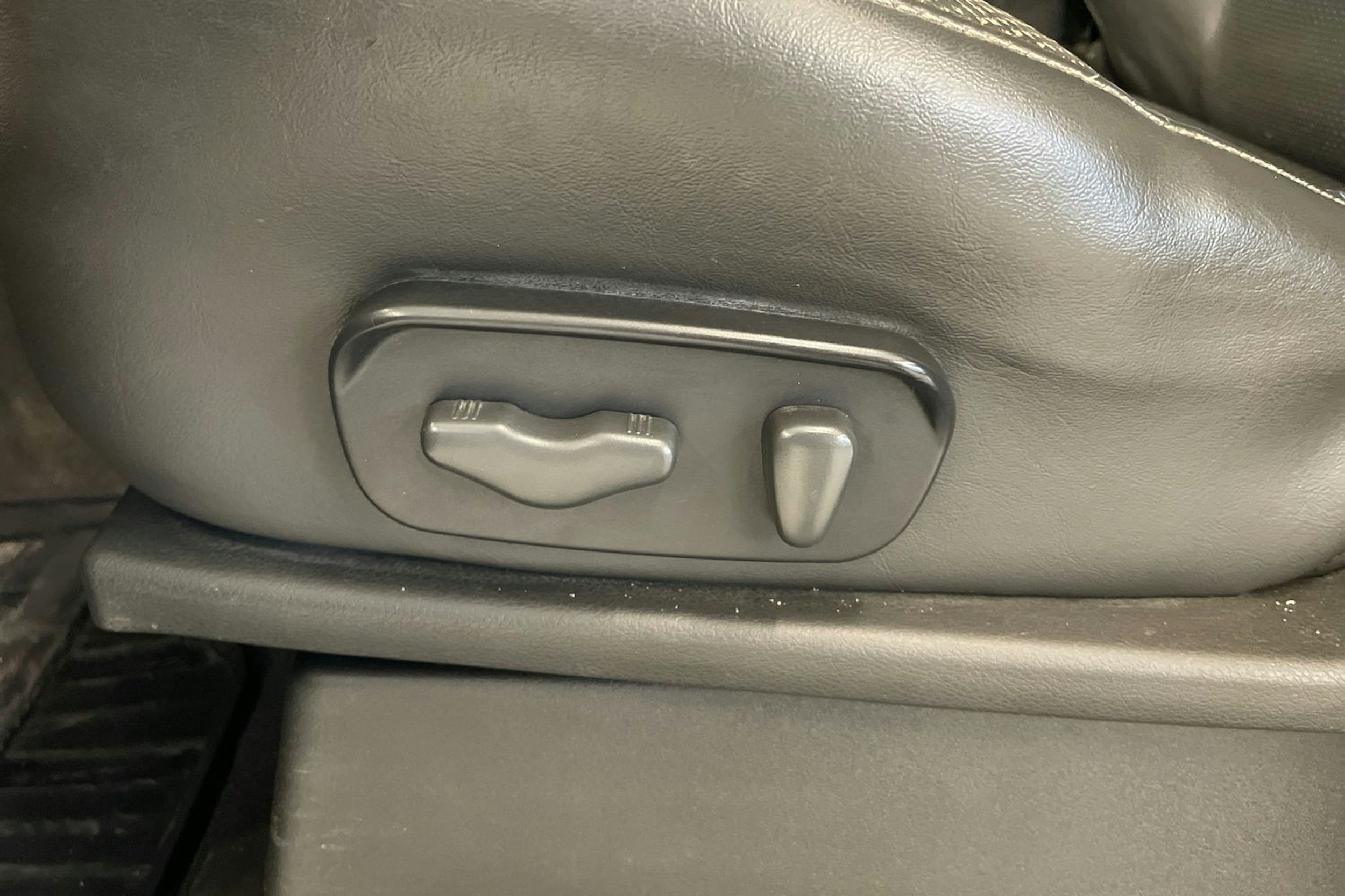 Sininen Nissan Navara 2011 kuva 22.