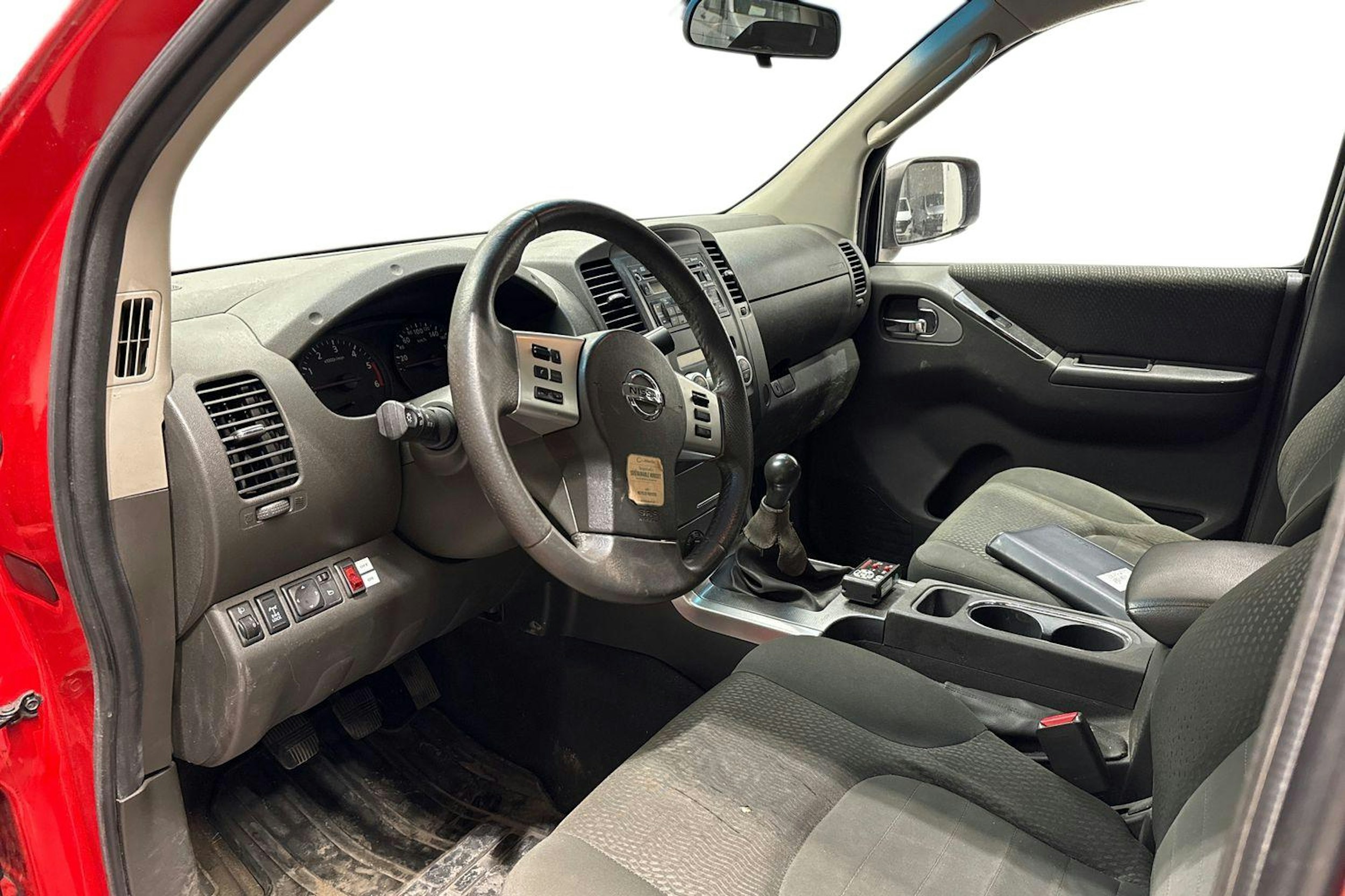 punainen Nissan Navara 2011 kuva 3.