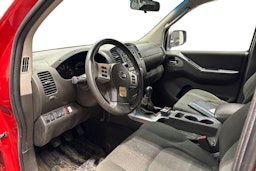 punainen Nissan Navara 2011 kuva 3.