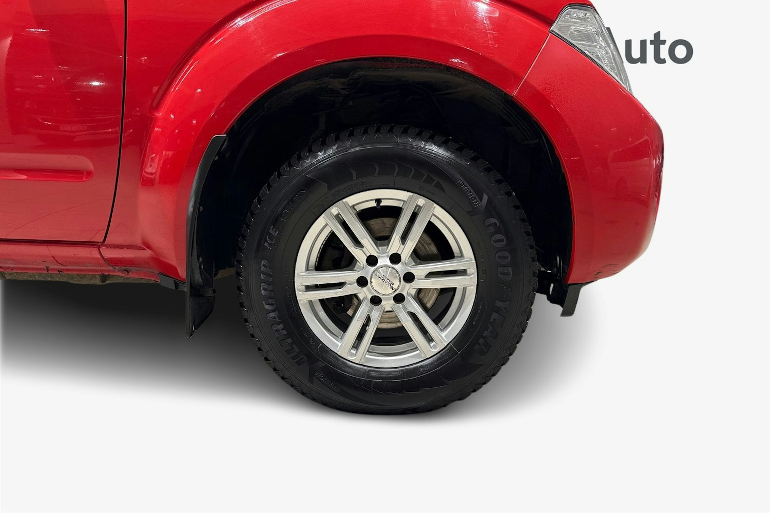 punainen Nissan Navara 2011 kuva 12.