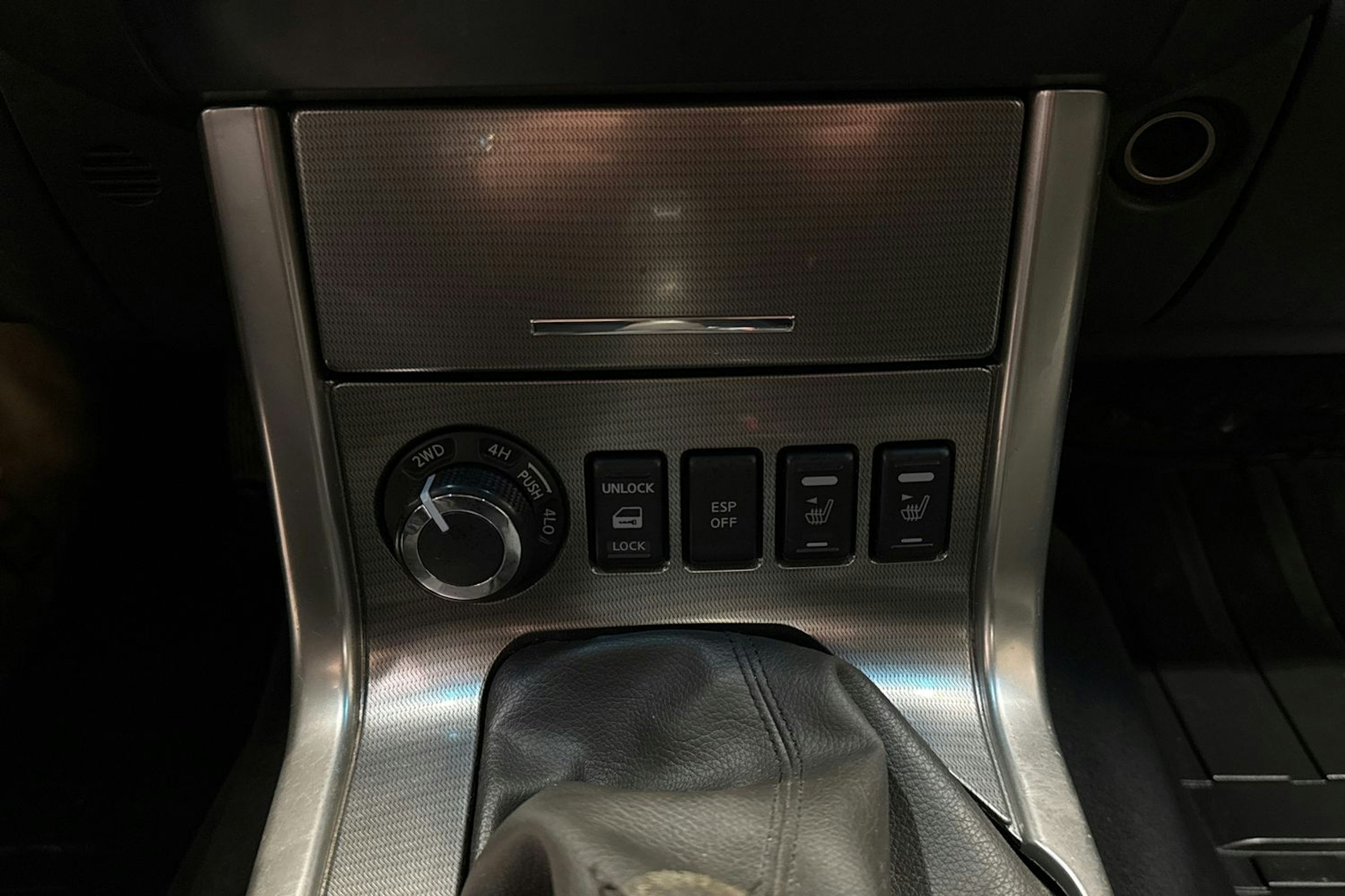 punainen Nissan Navara 2011 kuva 17.