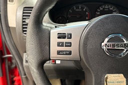 punainen Nissan Navara 2011 kuva 18.