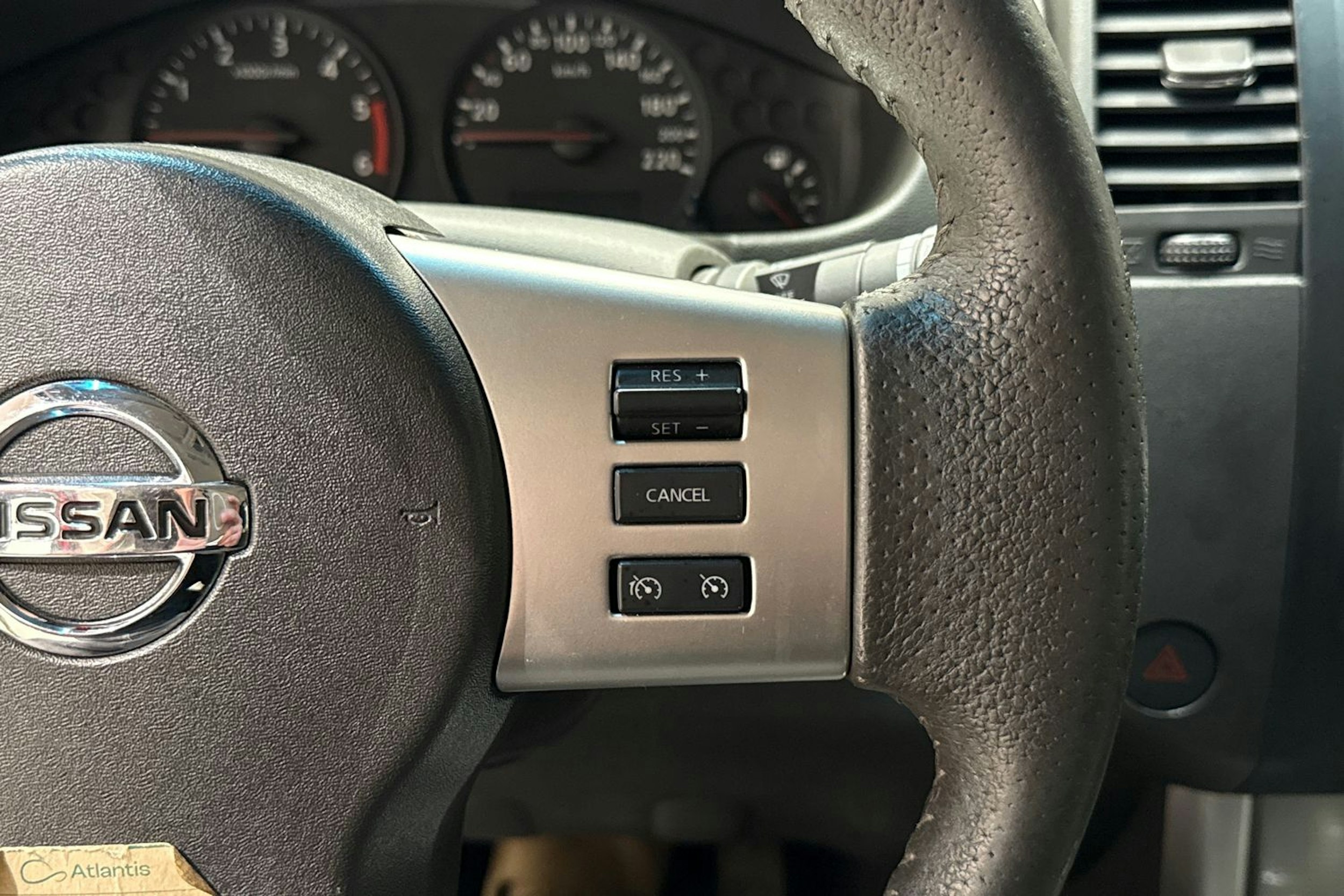 punainen Nissan Navara 2011 kuva 19.