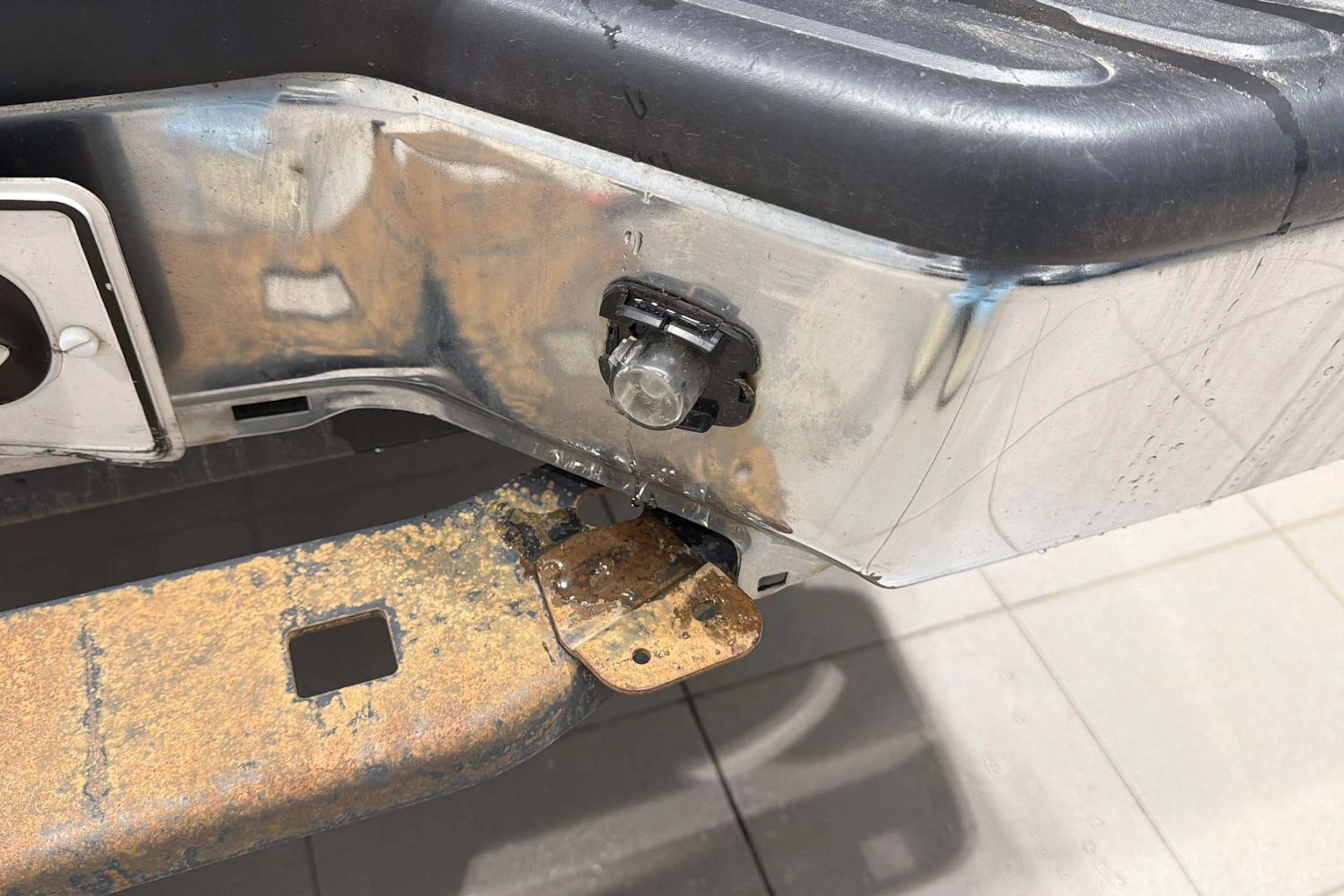 punainen Nissan Navara 2011 kuva 25.