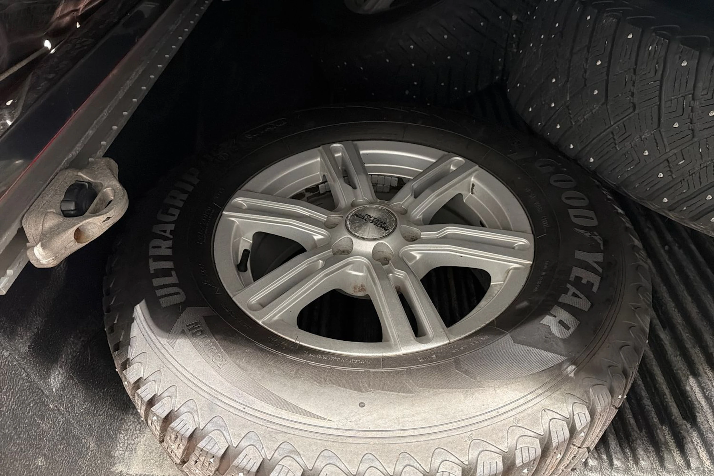 punainen Nissan Navara 2011 kuva 27.