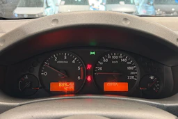 punainen Nissan Navara 2011 kuva 32.