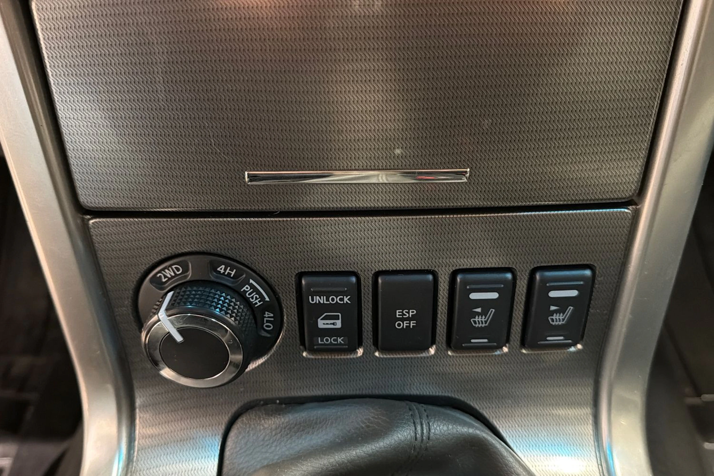 punainen Nissan Navara 2011 kuva 35.