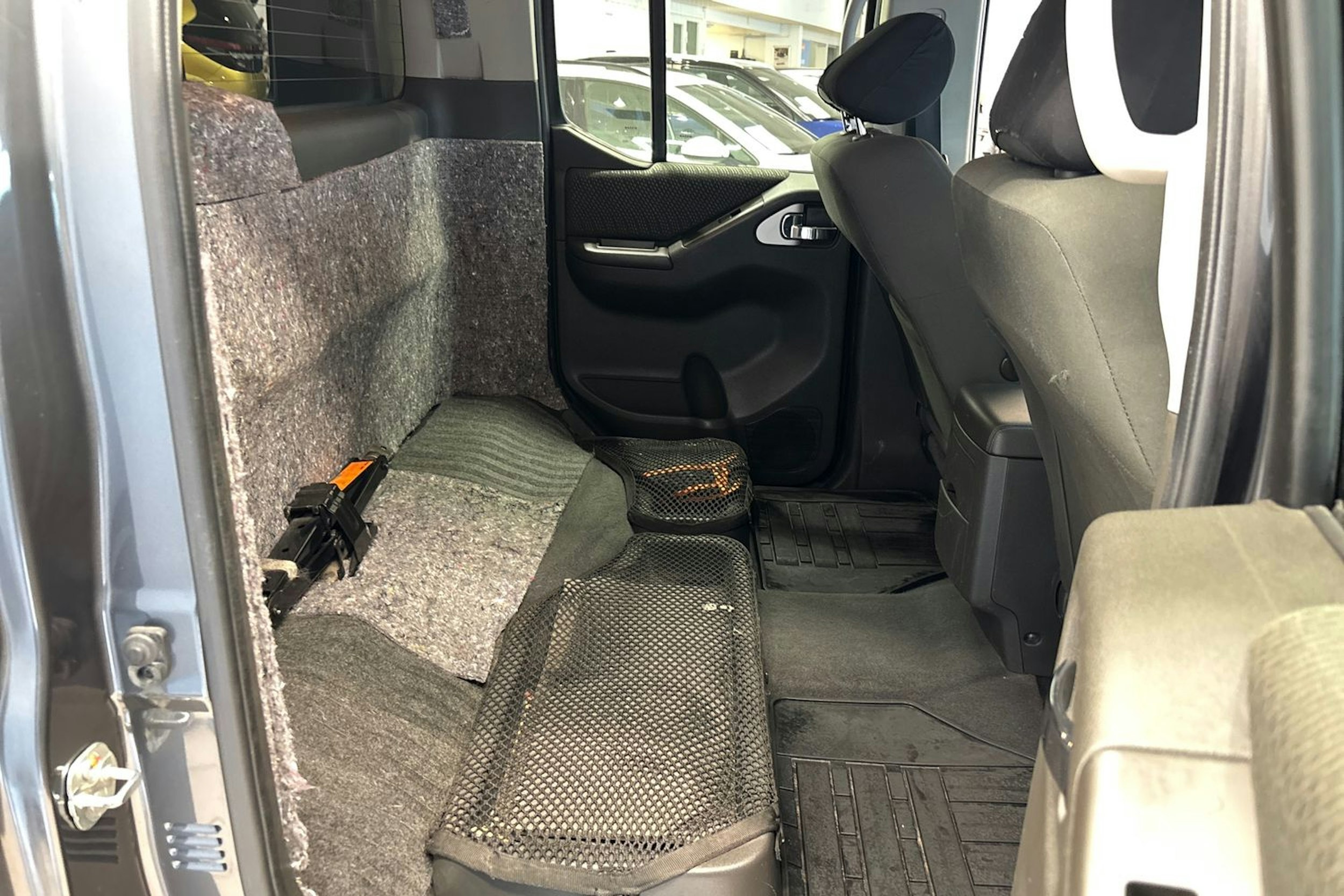 harmaa Nissan Navara 2012 kuva 15.