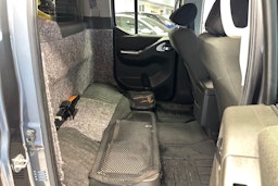 harmaa Nissan Navara 2012 kuva 15.