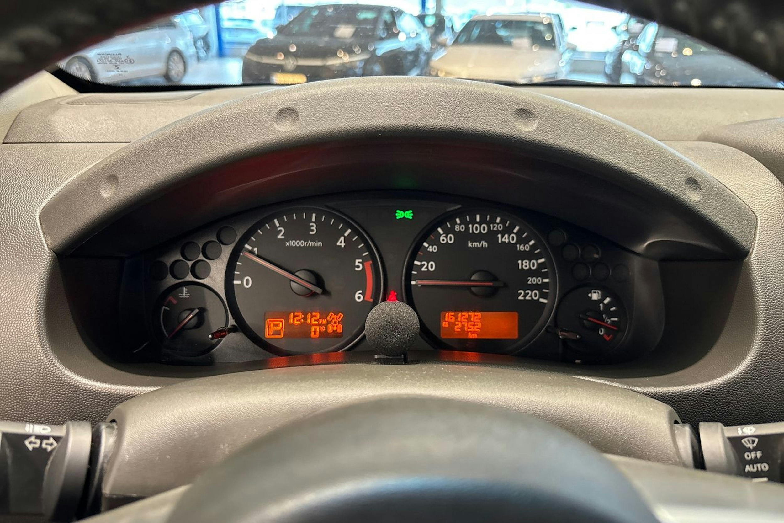 harmaa Nissan Navara 2012 kuva 17.