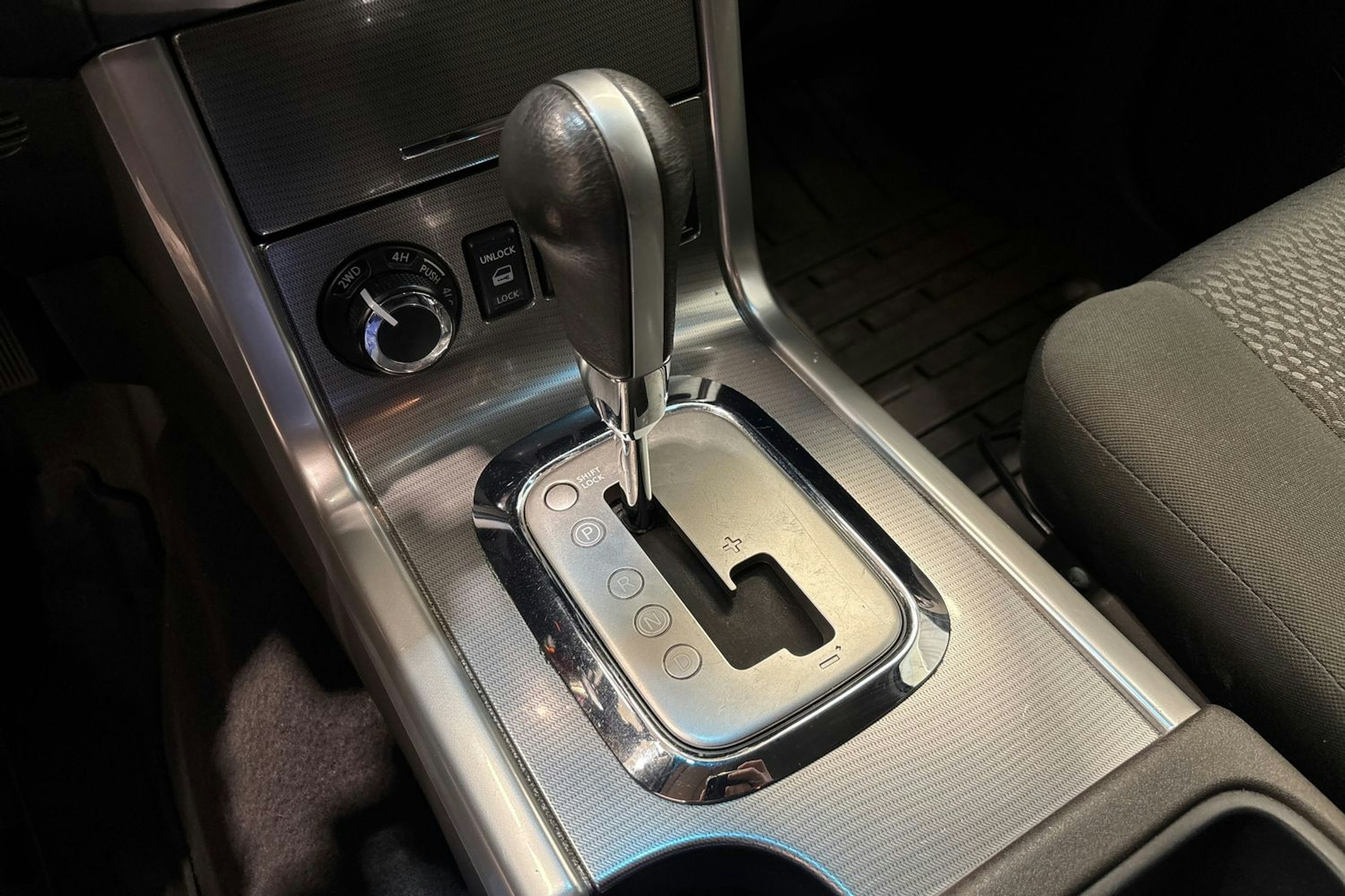 harmaa Nissan Navara 2012 kuva 22.