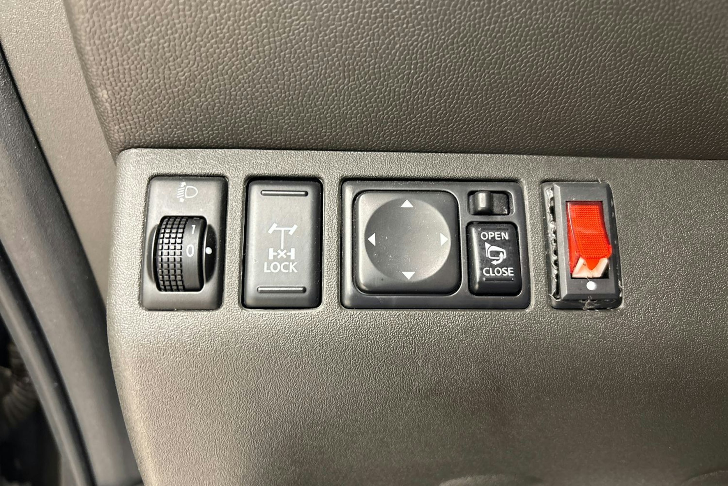 harmaa Nissan Navara 2012 kuva 23.