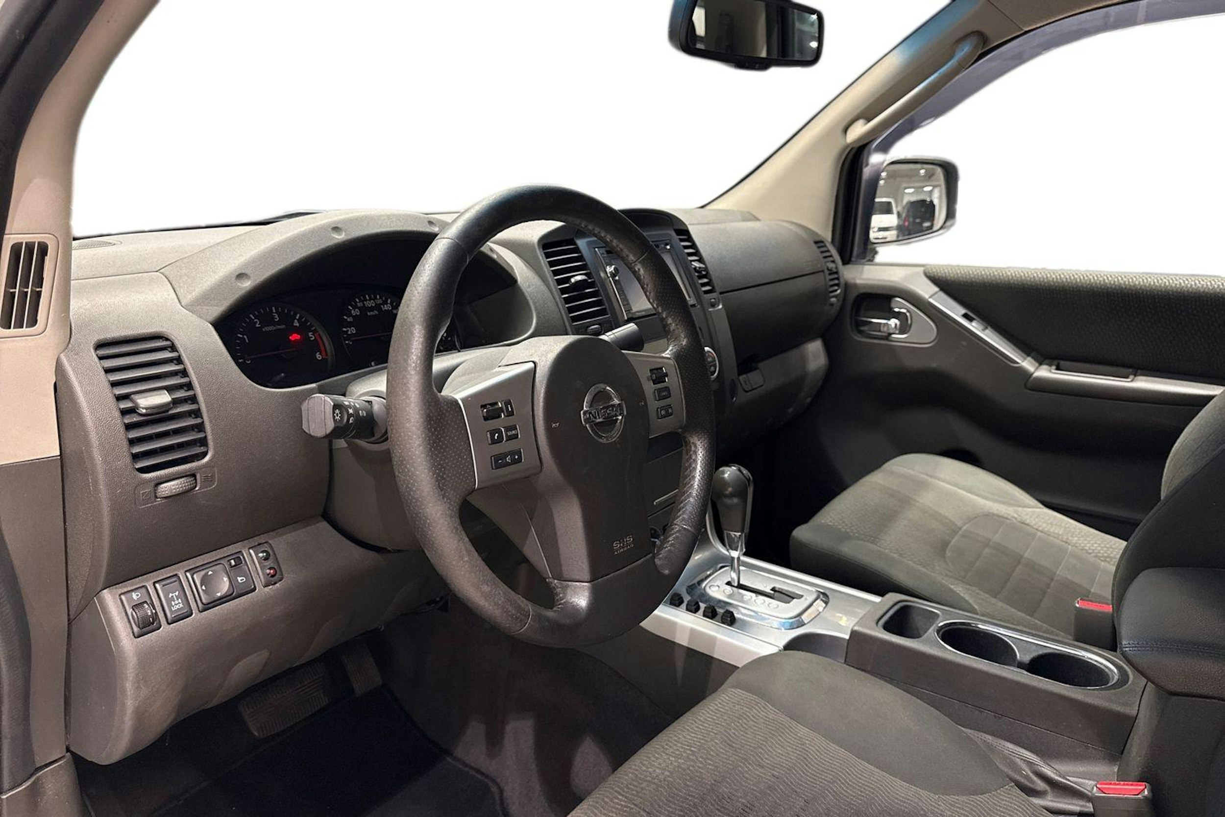 hopea Nissan Navara 2013 kuva 7.