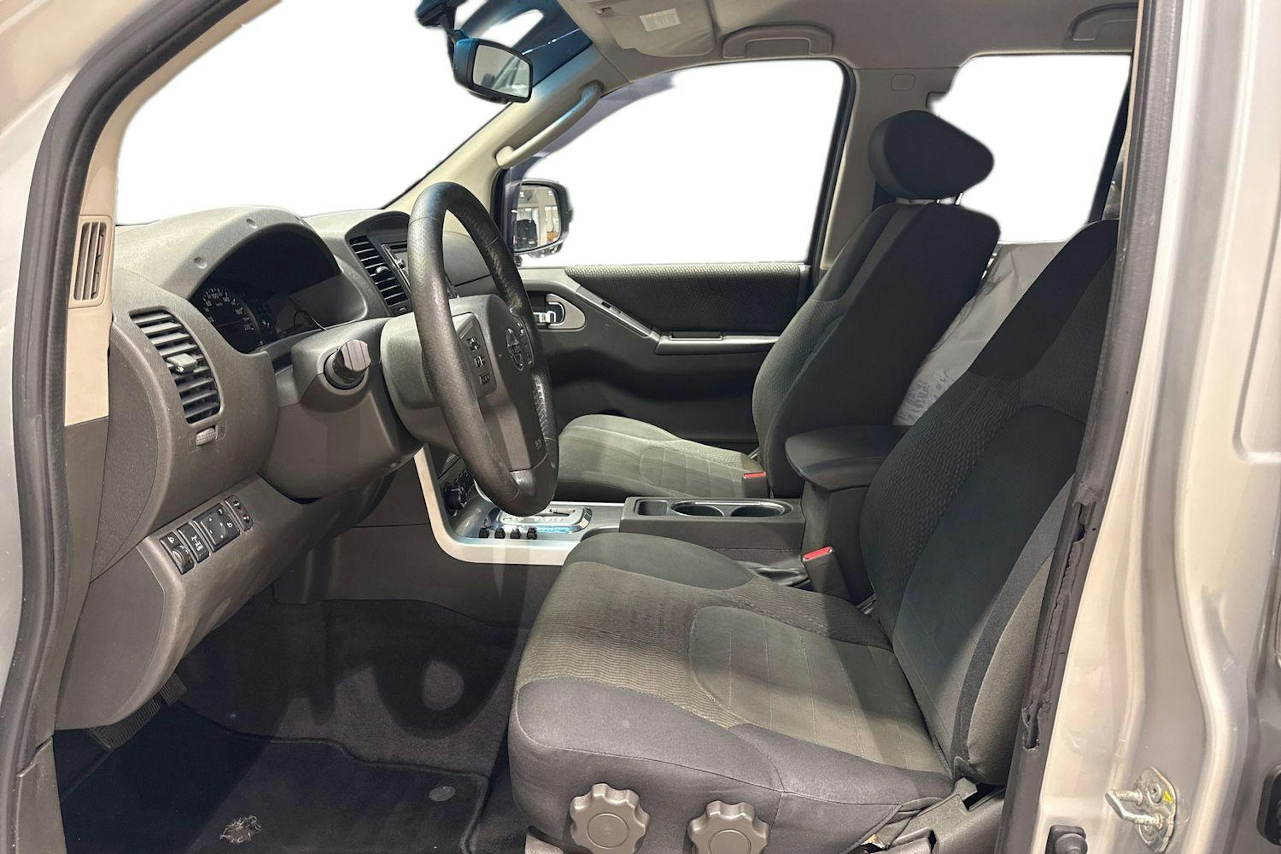 hopea Nissan Navara 2013 kuva 9.