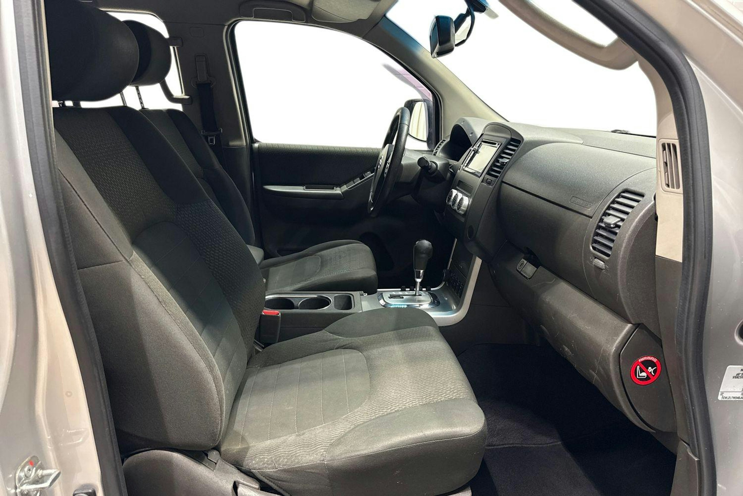 hopea Nissan Navara 2013 kuva 10.