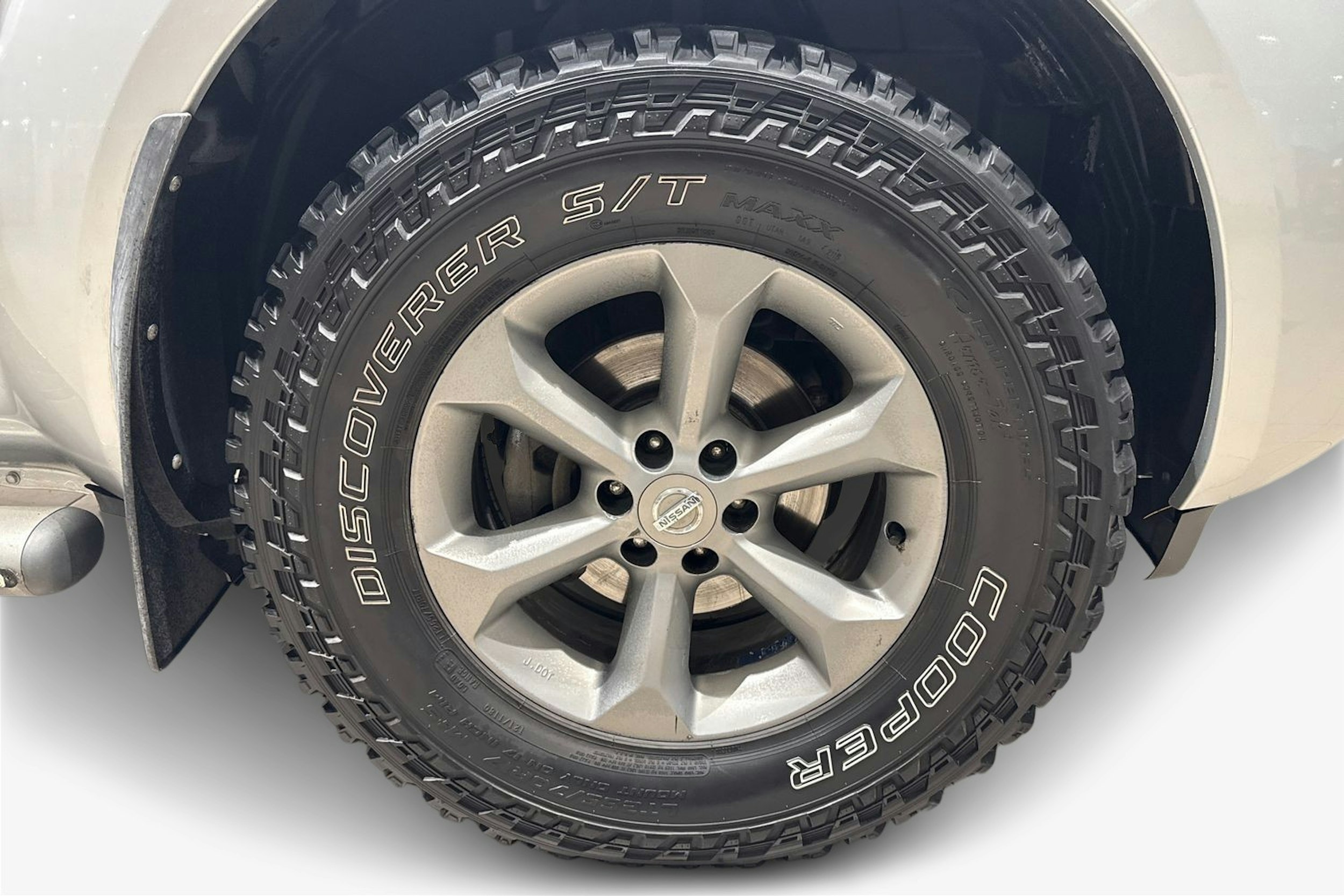 hopea Nissan Navara 2013 kuva 11.