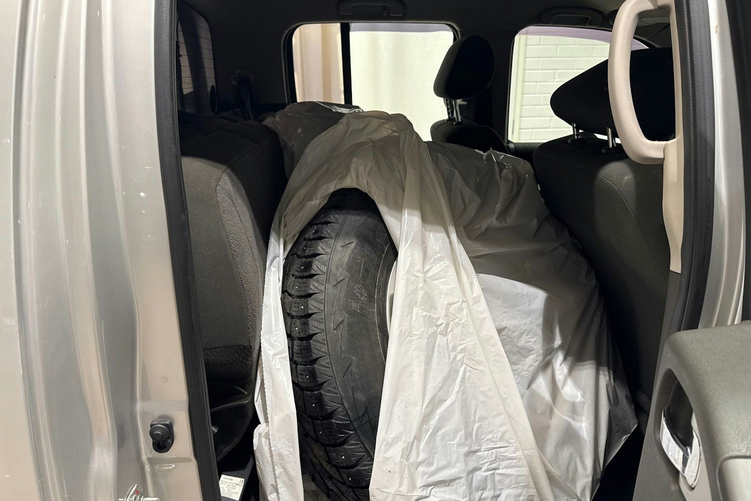 hopea Nissan Navara 2013 kuva 17.
