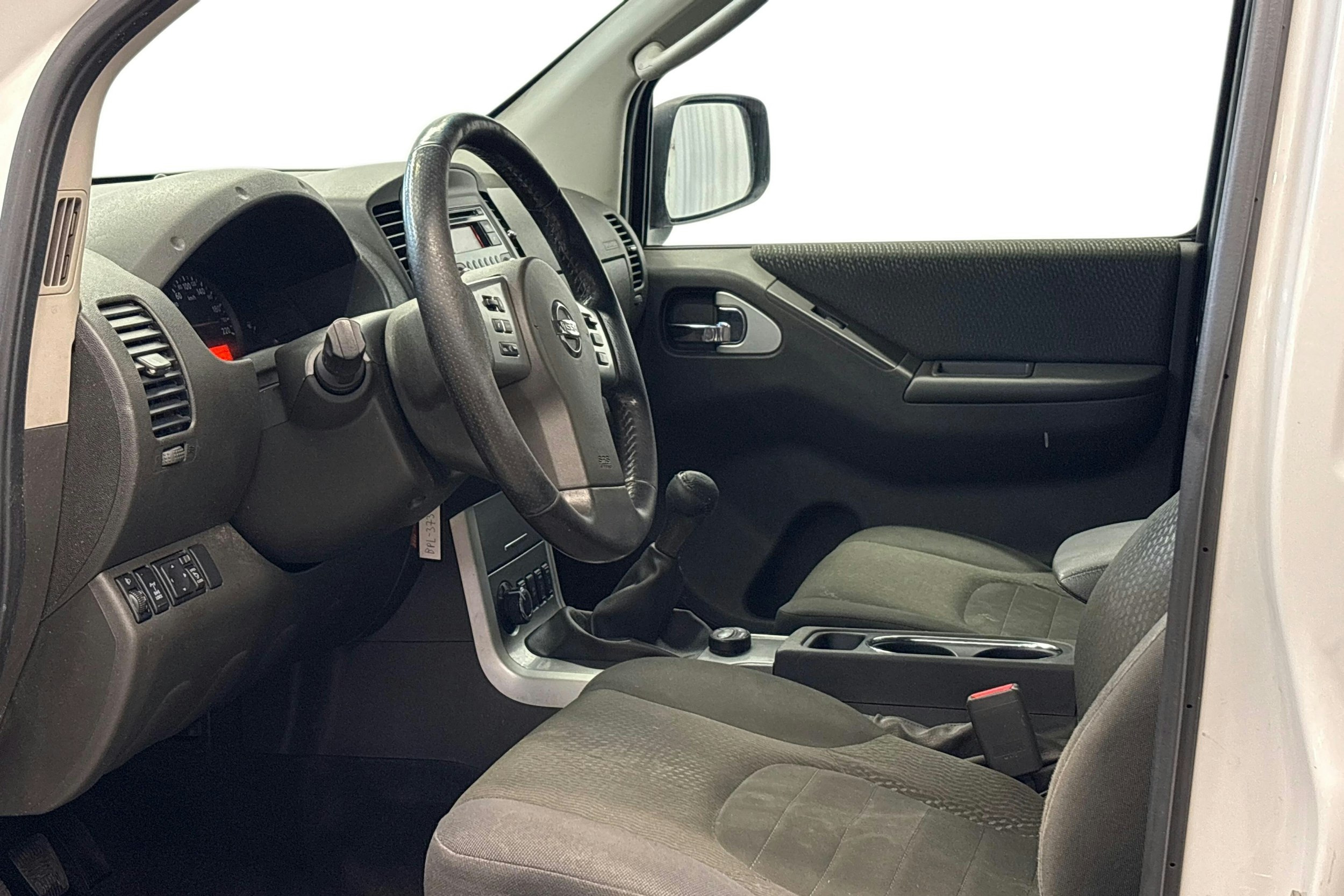 valkoinen Nissan Navara 2014 kuva 6.