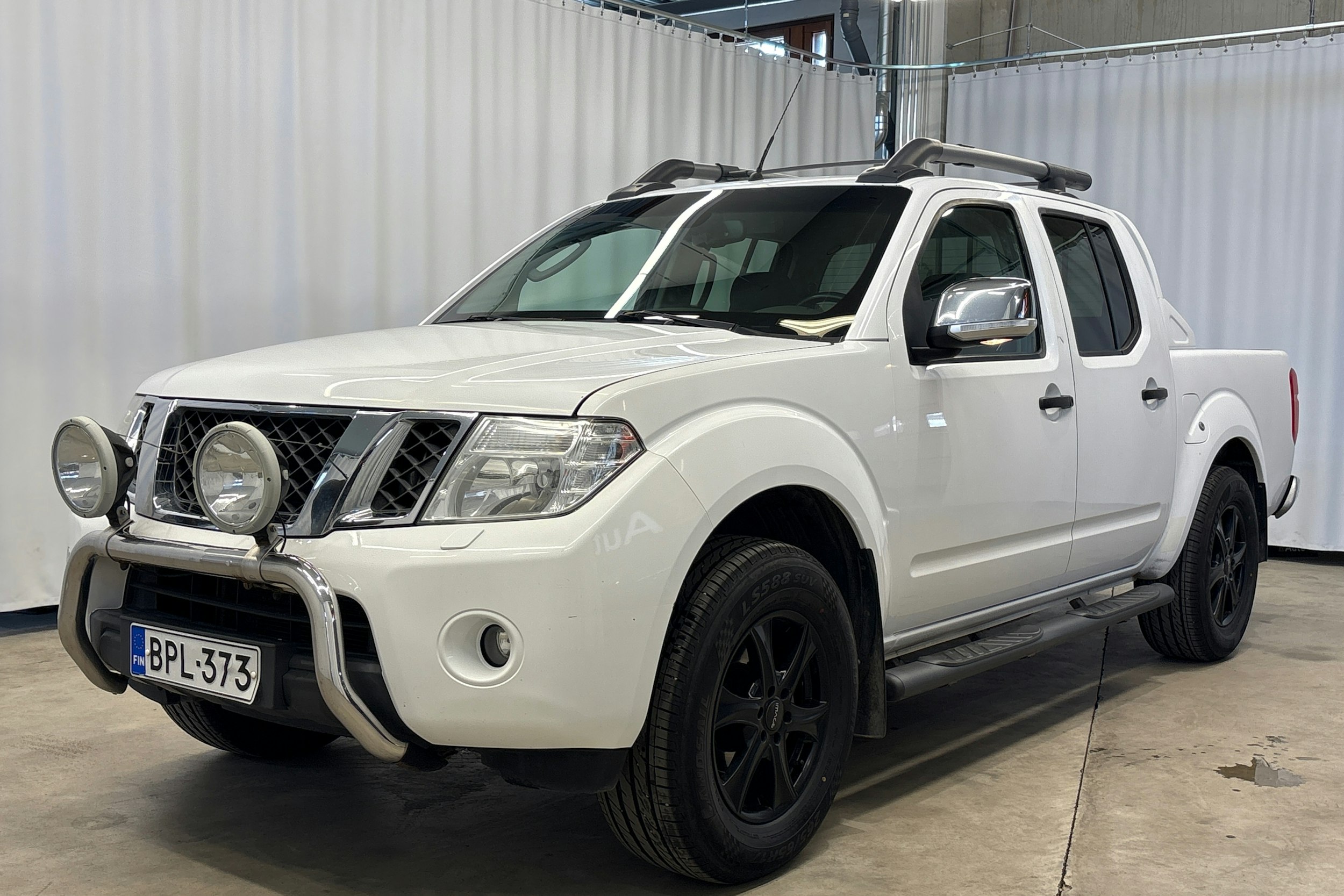 valkoinen Nissan Navara 2014 kuva 10.