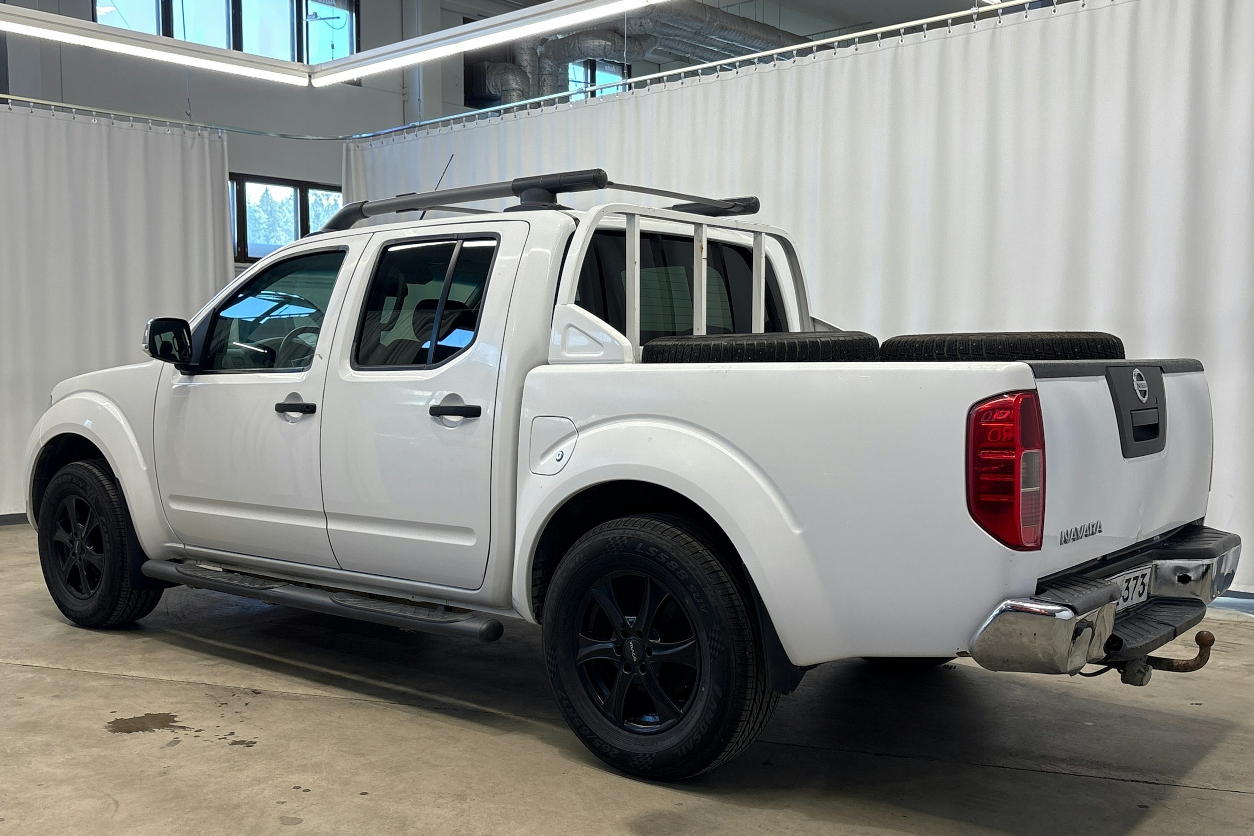 valkoinen Nissan Navara 2014 kuva 11.