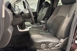 musta Nissan Navara 2014 kuva 16.