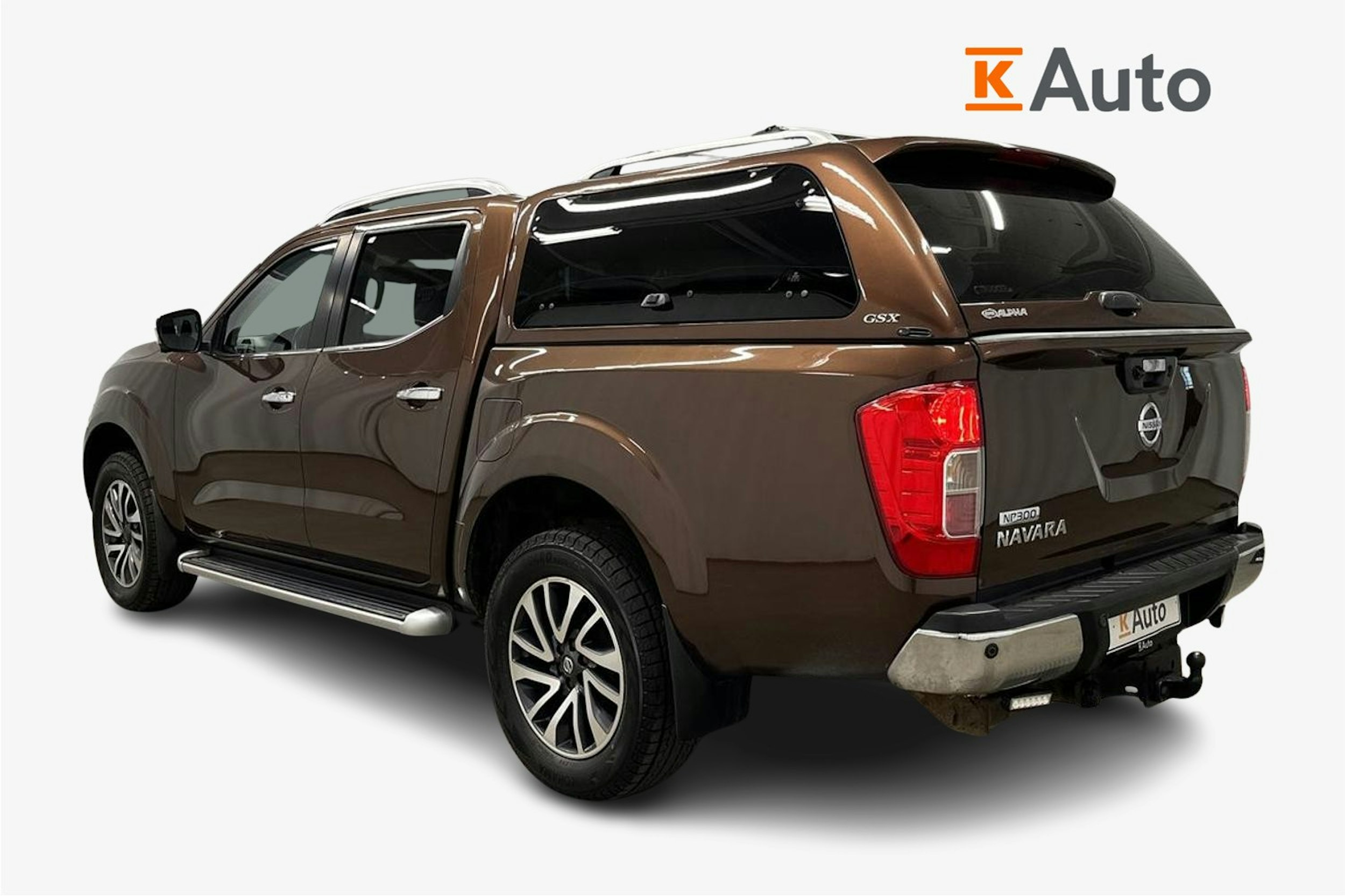 ruskea Nissan Navara 2016 kuva 2.