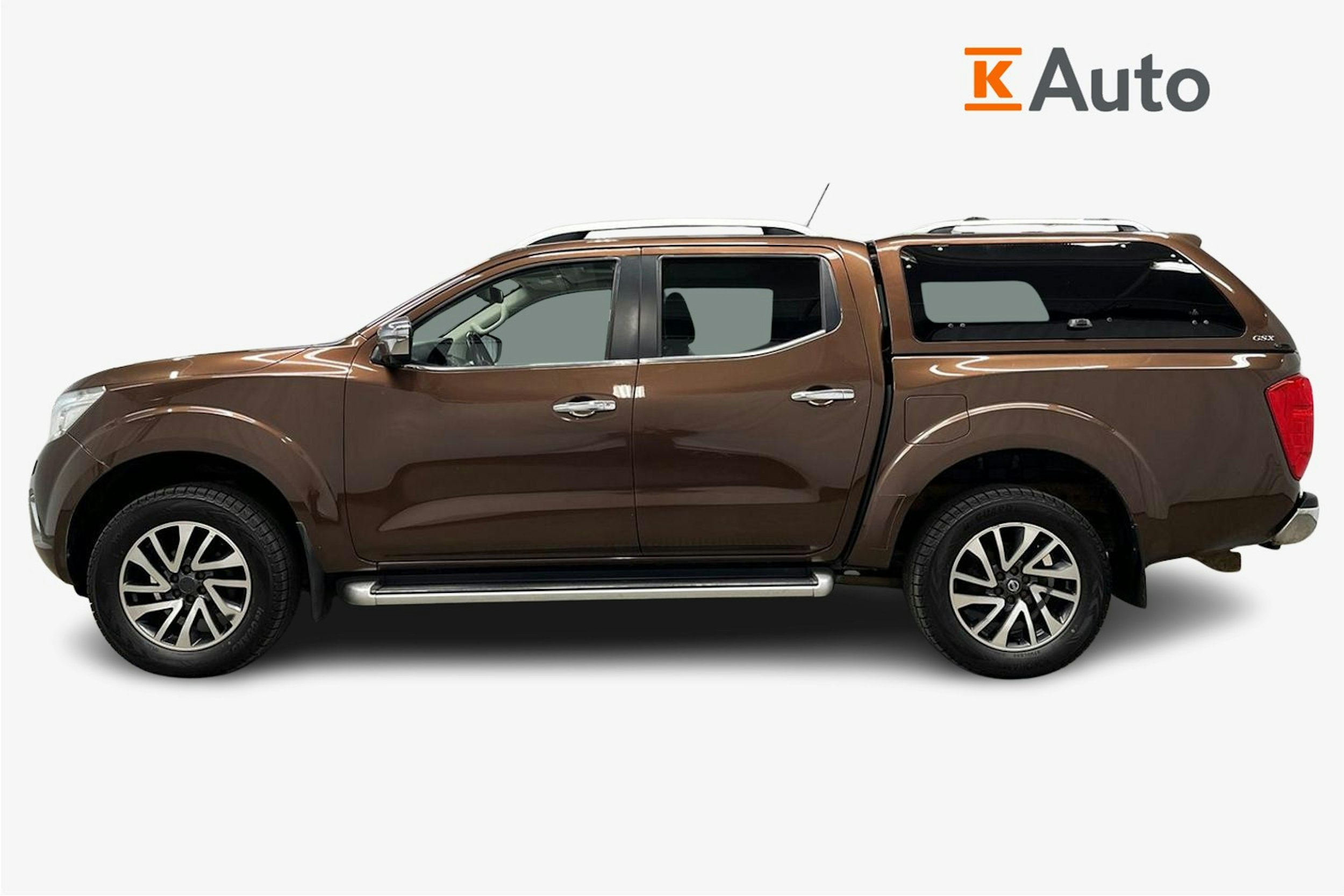 ruskea Nissan Navara 2016 kuva 6.