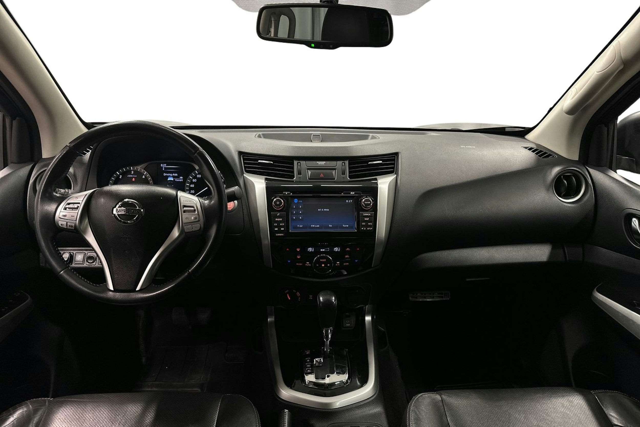 ruskea Nissan Navara 2016 kuva 9.