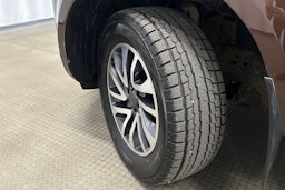 ruskea Nissan Navara 2016 kuva 13.