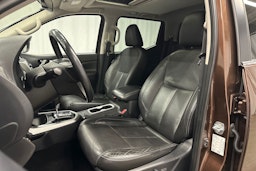 ruskea Nissan Navara 2016 kuva 15.