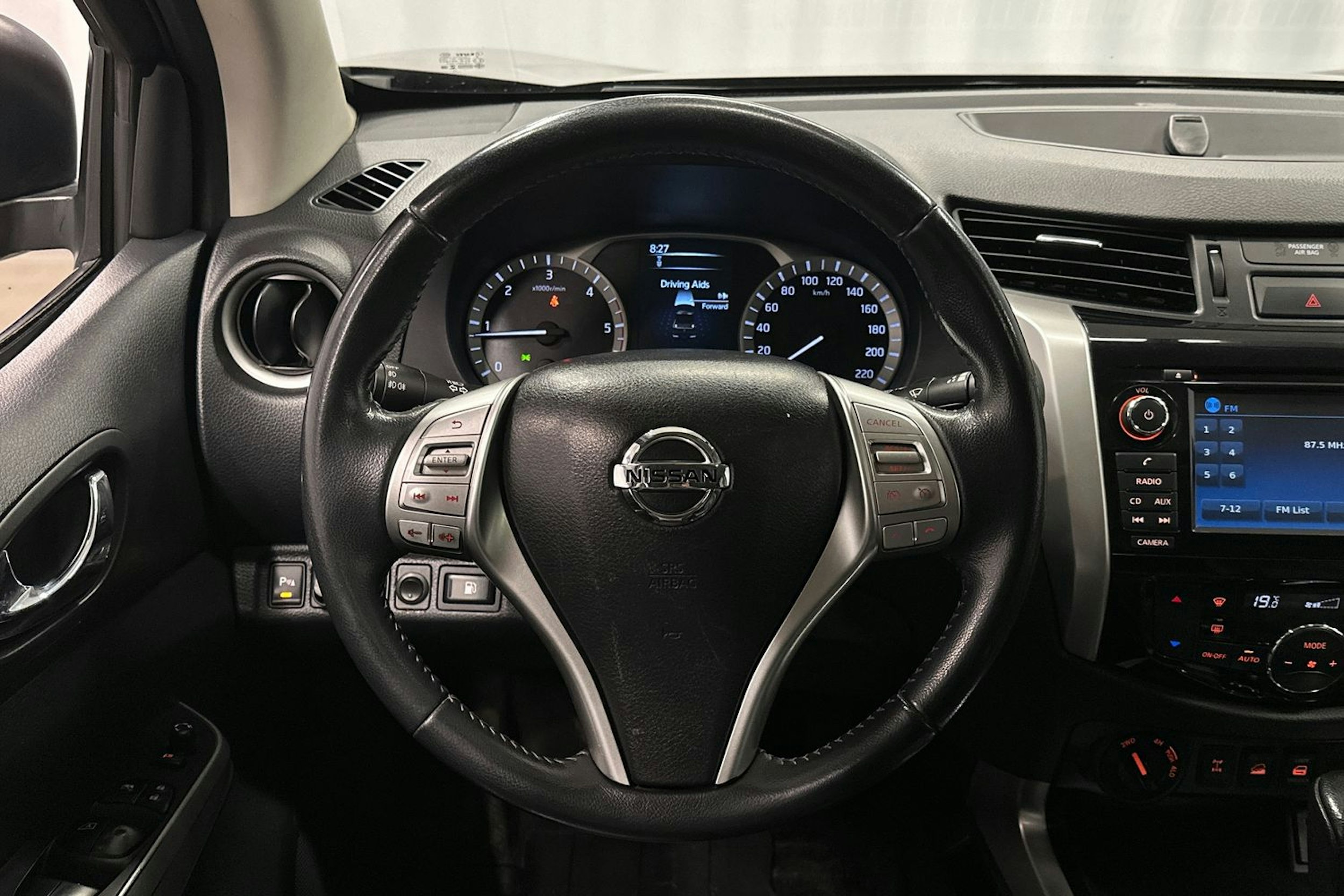 ruskea Nissan Navara 2016 kuva 17.