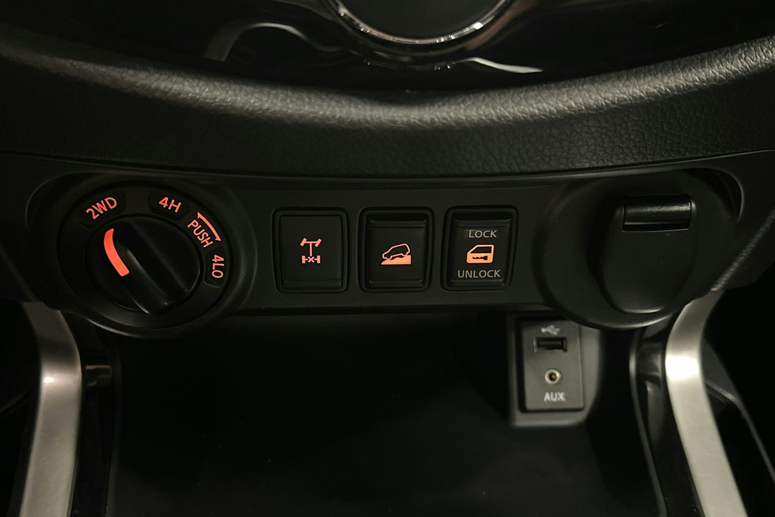 ruskea Nissan Navara 2016 kuva 23.