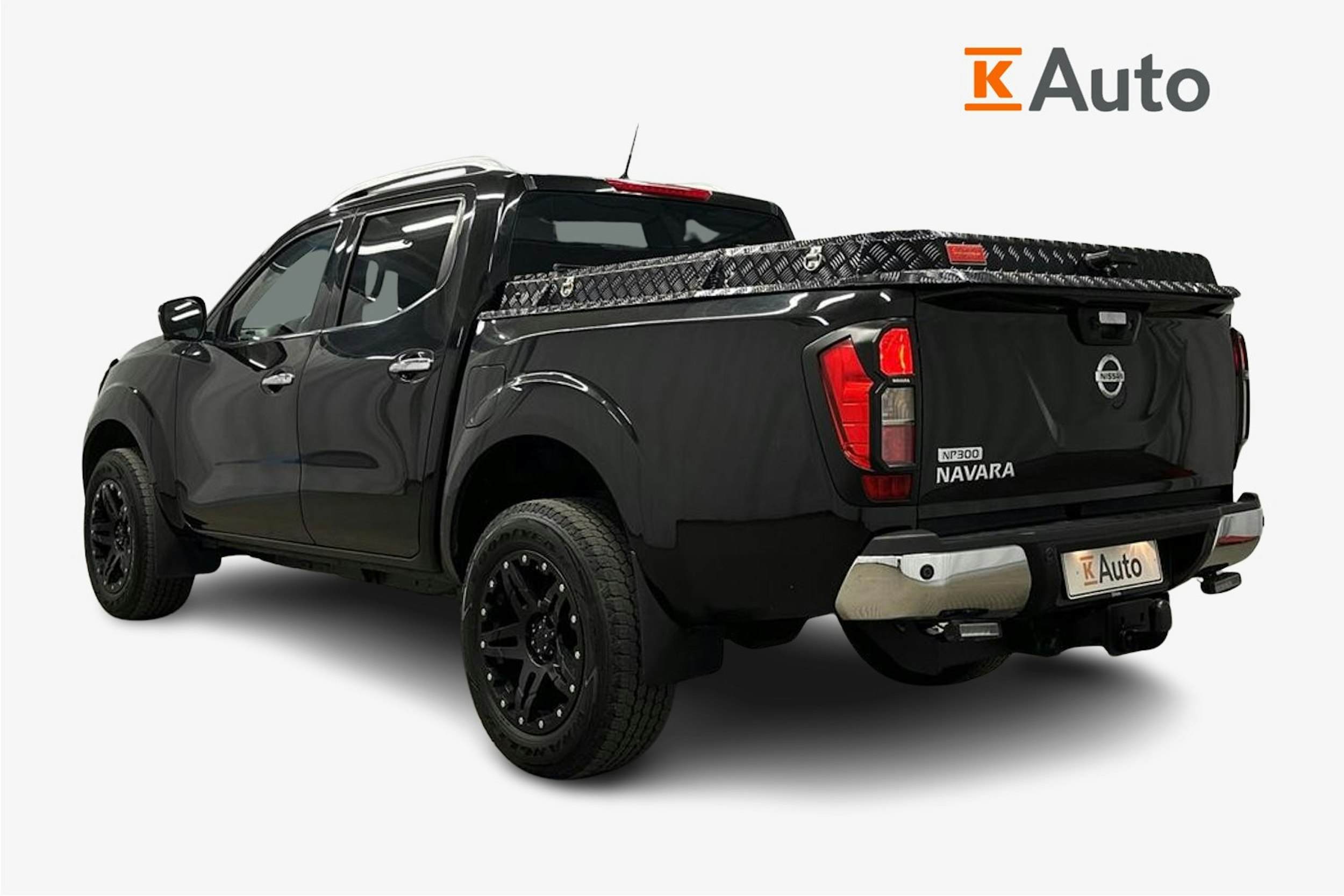 musta Nissan Navara 2016 kuva 2.