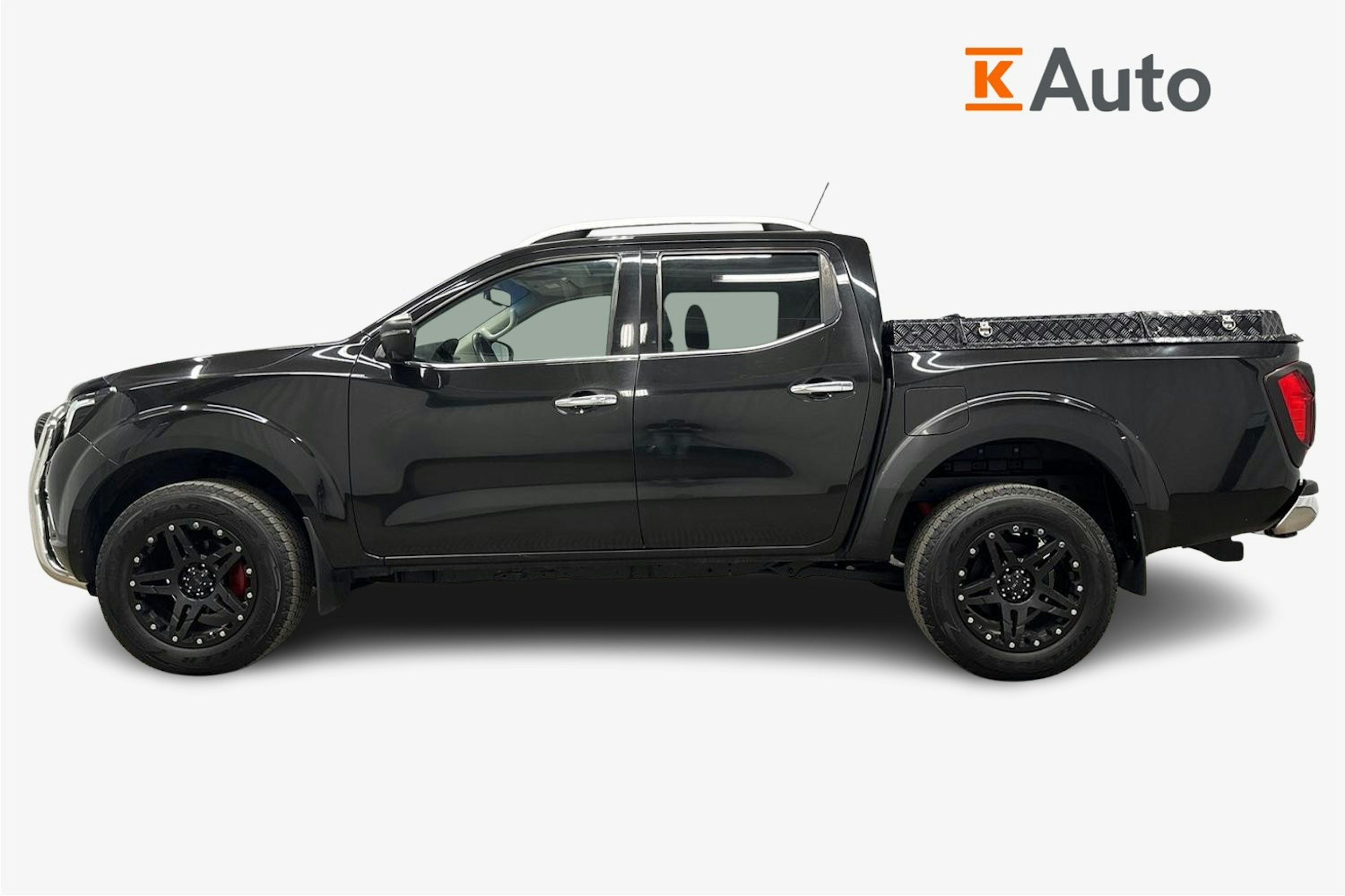 musta Nissan Navara 2016 kuva 5.