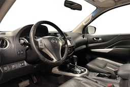 musta Nissan Navara 2016 kuva 6.