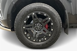 musta Nissan Navara 2016 kuva 8.