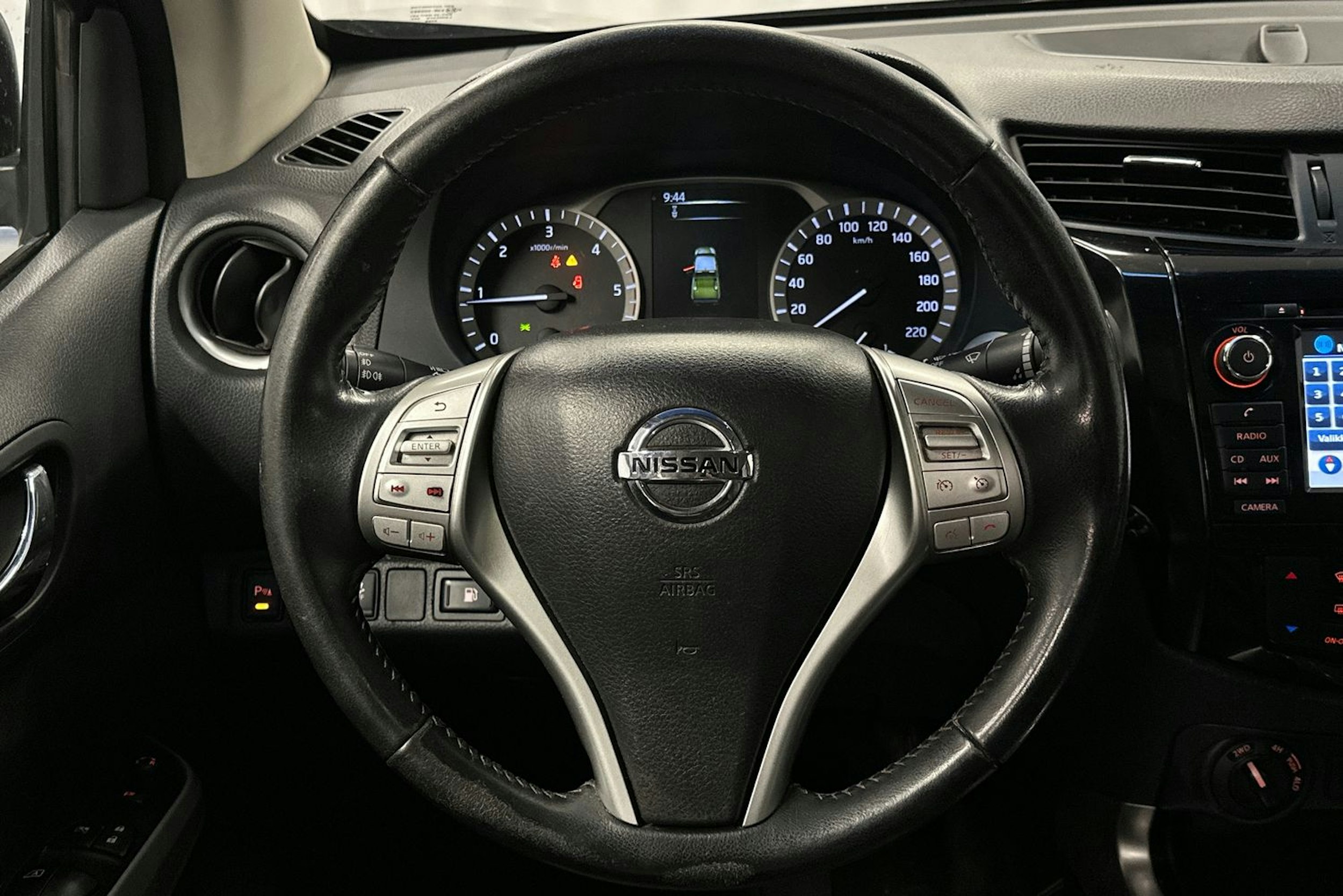 musta Nissan Navara 2016 kuva 13.